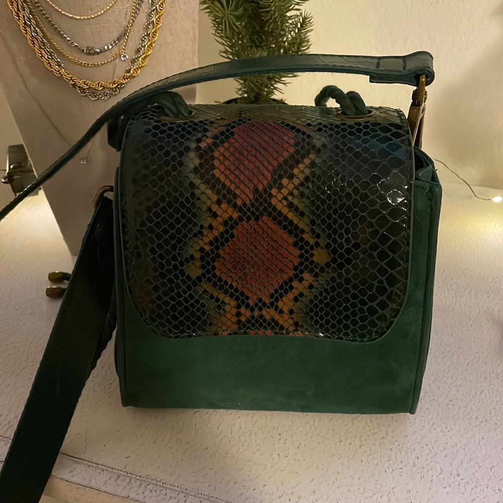 FREE PEOPLE green/snake skin purse!